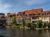 Entlang dem Linken Regnitzarm mit Blick auf Klein Venedig in der Abendsonne - Bamberg